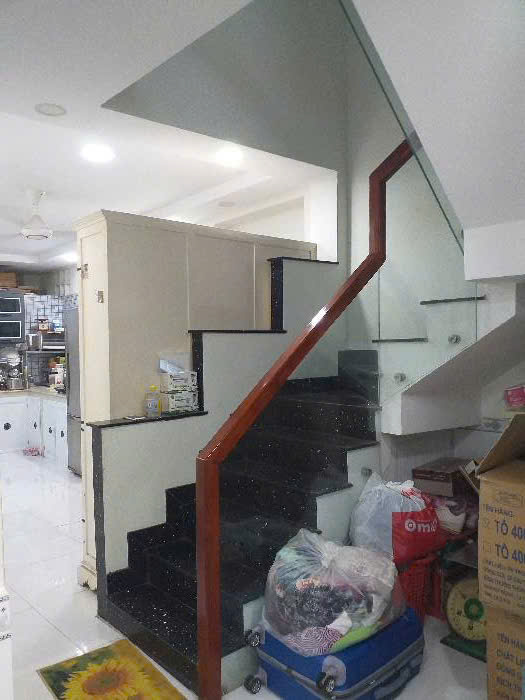 NHÀ 4 MẶT HẺM. VỊ TRÍ VIP _1 BƯỚC RA MẶT TIỀN. CHỈ 10M LÊN XE HƠI đường Chiến Thắng .